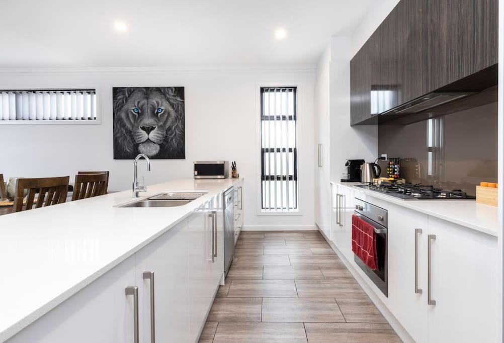 Luxury Home In Christies Beach With King Bed, Nbn, Netflix, 3Bed 2Bath المظهر الخارجي الصورة